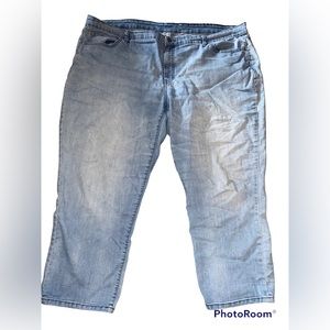 Jennifer Lopez Capri pants